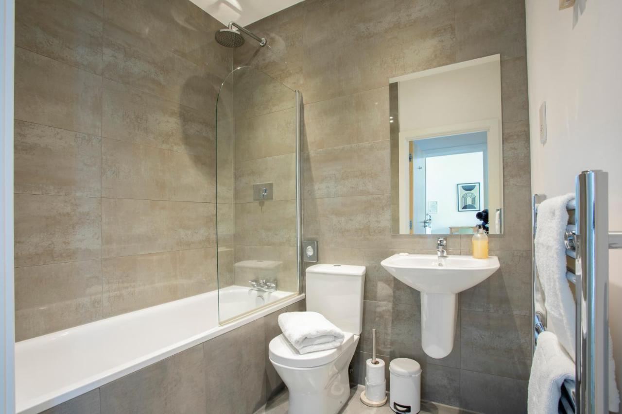 1 Bed Apartment - Redhill Central, Surrey, Gatwick #2 Εξωτερικό φωτογραφία