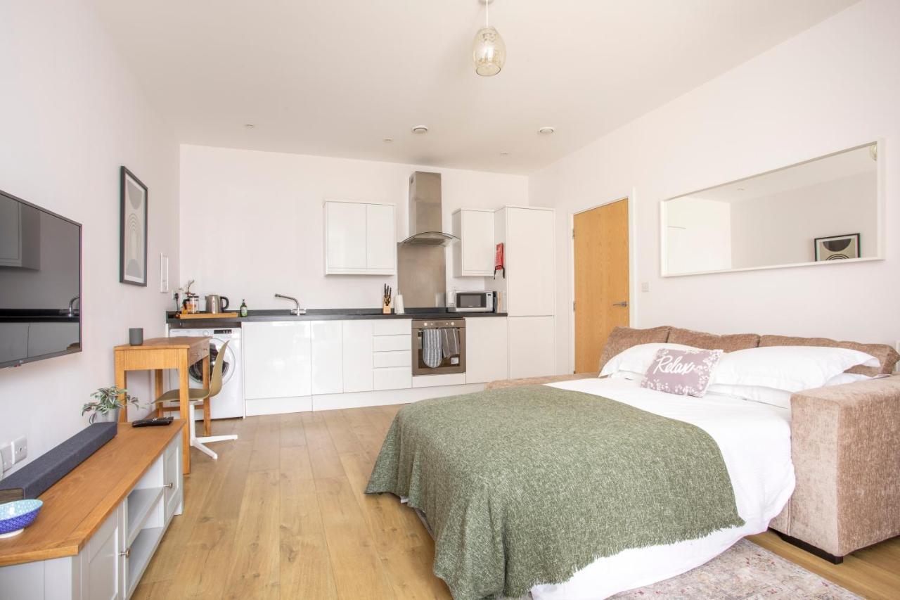 1 Bed Apartment - Redhill Central, Surrey, Gatwick #2 Εξωτερικό φωτογραφία